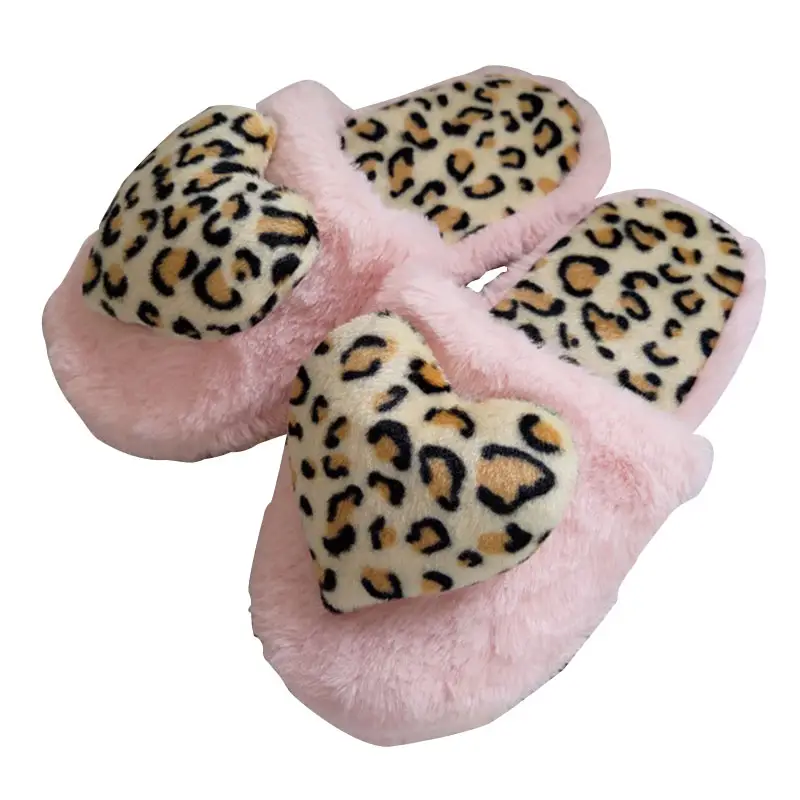 Pantofole in peluche con suola morbida antiscivolo per interni con design a forma di cuore da donna invernale