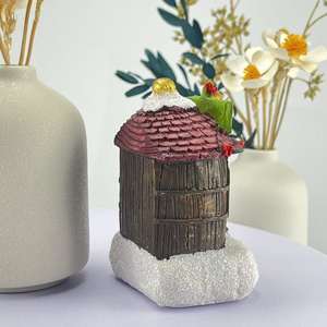 Adorno de mesa de resina con borde cruzado LED de alta calidad hecho a mano pequeña cabaña de Navidad Color luminoso Bola de árbol de vacaciones estilo encantador - Product Image 6