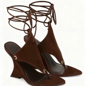 Sandalias de tacón de cuña personalizadas de moda para mujer, con punta en pico, con correa de encaje, sandalias de tacón alto de gamuza - Product Image 4