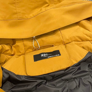 Veste technique pour homme en toile jaune personnalisée, imperméable, rembourrée de duvet, résistante à l'usure, à capuche, doudoune pour homme - Product Image 6