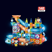 Ensemble éducatif de jeu de société en gros pour les fêtes, avec blocs magnétiques, circuit de billes lumineux et kit de construction de tuyaux, avec piste de billes roulantes