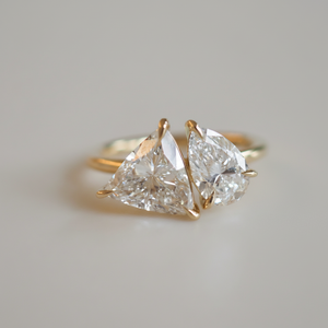 Toi Et Moi bague de fiançailles en diamant taillé en laboratoire trillion et poire 14k bague de fiançailles de mariage en diamant en or massif - Product Image 1