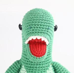 Vente en gros de petites poupées dinosaures mignonnes et amusantes, douces, créatives, faites à la main, au crochet - Product Image 5