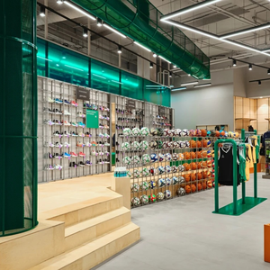 Étagère d'exposition de magasin de sport personnalisable, design d'intérieur, étagère de magasin de vêtements de sport, étagère en bois <span class=keywords><strong>Nakajima</strong></span>, présentoir de vente au détail d'articles de sport - Product Image 5