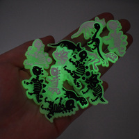 Breloques lumineuses en forme d'os de dinosaure pour chaussures, décorations PVC phosphorescentes pour sabots, assortiment en vrac de breloques animales de dessin animé pour enfants
