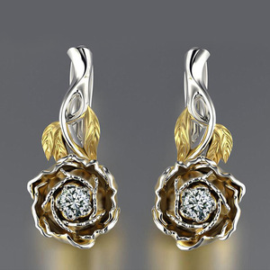 Orecchini alla Moda con Fiore di Peonia Bicolore, Design Floreale Elegante, Gioielli Statement, Ear Cuff per Donne - Product Image 1