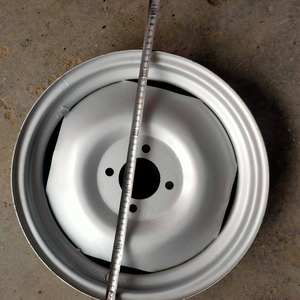 Prix d'usine <span class=keywords><strong>Pièces</strong></span> de tracteur Jante de tracteur/Moyeu de roue avant/arrière pour tracteurs agricoles YTO/Dongfeng/Lovol/Foton - Product Image 3