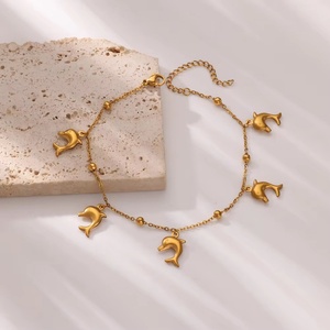 Nouvelle Chaîne de Cheville Décontractée en Acier Inoxydable avec Pendentifs Dauphin, Étoile de Mer et Coquillage, Plaqué Or, Idéale pour les Cadeaux - Product Image 1