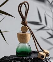 Diffuseur de parfum pour voiture en verre transparent dégradé vert classique avec bouchon en bois blanc de 10 ml, flacon suspendu pour huiles essentielles