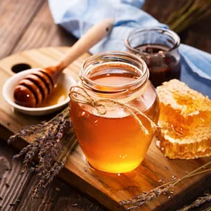 100% Lokale Wilde Bloemenhoning Rauwe En Ongefilterde Honing Met Honingraat