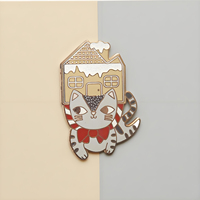 Insignes personnalisés en métal émaillé doux pour le sport en acier découpé à l'emporte-pièce pour souvenirs et cadeaux Style Halloween Logo-Themed