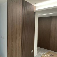 Directe de l'usine panneaux muraux décoratifs carrés en or noir persiennes de plafond wpc panneaux cannelés en bois à lattes panneaux muraux en pvc wpc