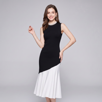 Robe en tricot élégante noire et blanche contrastée sur mesure ODM pour femmes, robe midi asymétrique sans manches à blocs de couleur, vente en gros