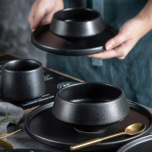 Bol à pied haut en céramique noir mat de luxe et <span class=keywords><strong>ensemble</strong></span> d'assiettes occidentales <span class=keywords><strong>Design</strong></span> portable pour le service de soupe de salade de soupe de nouilles de riz - Product Image 1