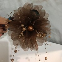Pince à cheveux en résine plastique faite à la main, motif fleur de pivoine perlée avec pompon, pour queue de cheval haute, chignon élégant et coiffure arrière, type pince requin