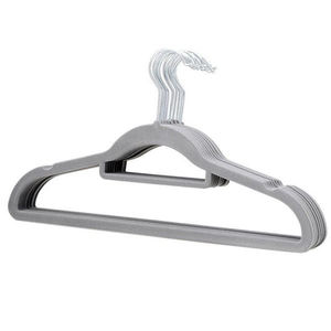 <span class=keywords><strong>Cintres</strong></span> en plastique pour bébé, antidérapants, en velours floqué noir, marque OEM populaire, vente en gros, Dongguan - Product Image 2