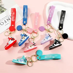 Porte-clés en forme de chaussure de basket-ball, dessin animé kawaii, PVC 3D, porte-clés anime, porte-clés de sac, cadeau, porte-clés en silicone personnalisé - Product Image 2