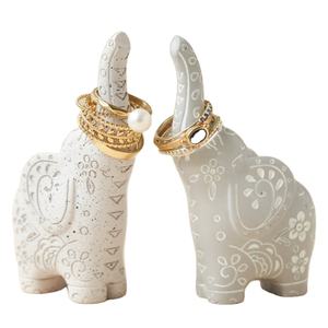 Rangement à bijoux gris Accessoires de coiffeuse pour amoureux des animaux Porte-anneau éléphant en céramique - Product Image 2