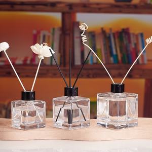 Flacon diffuseur de parfum en verre carré de haute qualité, transparent, ambré, rose, blanc ambré, 50 ml, 100 ml, avec bouchon à vis - Product Image 1