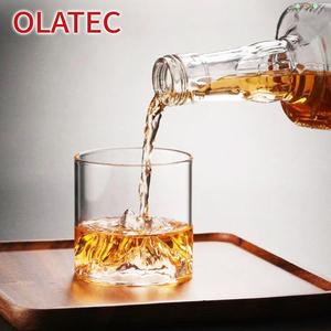 Bicchiere OLATEC Mountain View in vetro trasparente con paesaggio 3D inciso, soffiato a mano, articolo artistico per whisky, tè, caffè, disponibile in magazzino. - Product Image 1