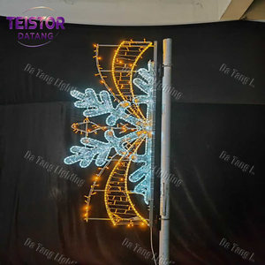 Luz Decorativa con Motivo de Poste de Calle Navideño con LED para Paisajes Festivos al Aire Libre - Product Image 6