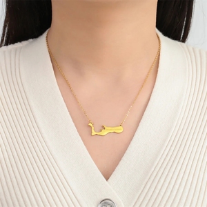 Collar con Colgante de <span class=keywords><strong>Mapa</strong></span> de las <span class=keywords><strong>Islas</strong></span> Caimán, Fabricante, Acero Inoxidable, Chapado en Oro de 18K - Product Image 6