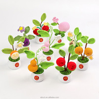 Kunstmatige fruitplant in pot, handgebreid en gehaakt fruit (perzik, avocado, watermeloen, kiwi, aubergine, citroen, perzik) plant in pot