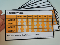 Carte Gratta e Vinci per Monitoraggio Medicinali, Calendari Settimanali e Mensili per Promemoria Pillole, Tracker Giornalieri per la Conformità al Regime Farmacologico, Stampati su Carta Patinata Offset