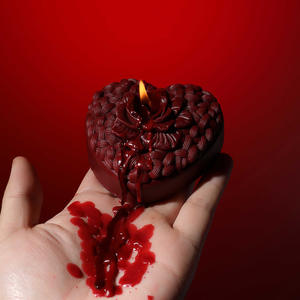 Velas Aromáticas Eróticas Creativas de Cera de Soya Hechas a Mano, de Baja Temperatura, para Masajes Sensuales - Product Image 1