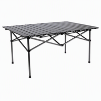 Meubles d'extérieur confortables et élégants, table et chaises pour événements, design moderne, métal durable, pliables, pour utilisation en parc