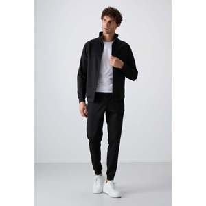 Ensemble de survêtement noir pour homme Hugo Air Jones - Vêtements de sport confortables en mélange de polyester et de coton pour un style de vie actif - Product Image 1