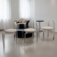 Chaise de salon minimaliste moderne nordique en acrylique transparent avec revêtement en cuir, tabouret de maquillage pour la maison