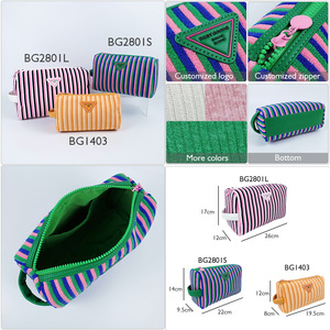 ซิปดึงแบบกลม ดีไซน์มินิมอล ปี 2026 กระเป๋าเครื่องสำอางลายทางสองสีแบบกำหนดเอง เป็นมิตรกับสิ่งแวดล้อม กระเป๋าเครื่องสำอางผ้าเทอร์รี่ขนาดเล็ก ผู้จำหน่าย - Product Image 4
