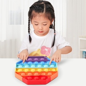 Juguete Sensorial de Silicona Arcoíris, Juguete Antiestrés para Niños, Tabla de Descompresión de Dedos de Silicona, Herramienta Educativa para Aliviar el Estrés - Product Image 4