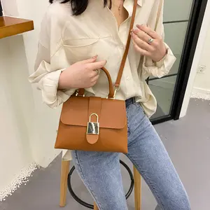 뜨거운 판매 2021 고품질 PU 가죽 간단한 귀여운 잠금 모양 금속 여성 브랜드 크로스 바디 슬링 가방