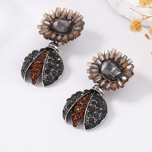 Exquis lumière luxe d'occasion robuste fleur de tournesol Animal abeille plein diamant alliage dames boucles d'oreilles quotidiennes - Product Image 3