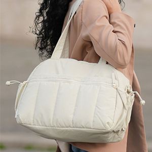Sac de rangement personnalisé avec logo, durable, pliable, imperméable, pour voyage, en tissu matelassé et doux, capacité de 200 ml - Product Image 2