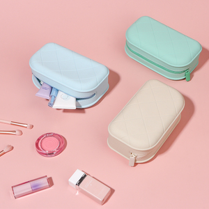 Sac cosmétique en silicone en gros, trousse de maquillage étanche avec fermeture éclair, pochette de voyage pour articles de toilette, pochette promotionnelle avec logo personnalisé - Product Image 3