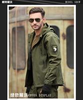 Combinaison tactique pour homme en softshell, veste et pantalon camouflage