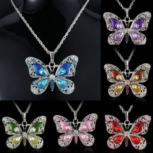 Collana con Ciondolo a Farfalla Multicolore, Elegante Collana Vintage da Donna con Accenti di Pietre Scintillanti - Product Image 1