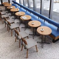 Ensemble de tables et chaises de restaurant de style nordique moderne minimaliste, tabourets de bar, banc long, canapé - Durable, écologique, 4 places, usage commercial