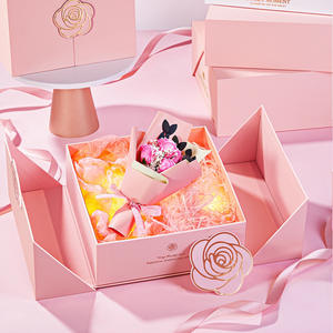 <span class=keywords><strong>Caja</strong></span> de Regalo Romántica de Papel con Forro de Esponja y Logotipo en Relieve Rosa Personalizado, con Lazo de Cinta, para Cosméticos y Regalos de <span class=keywords><strong>Cumpleaños</strong></span> - Product Image 1