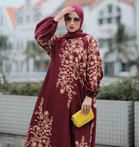 Robe Abaya Musulmane Traditionnelle en Soie Arabe Qish Rouge à Motif de Feuilles d'Arbre Dubaï Jubah Marocain - Product Image 2