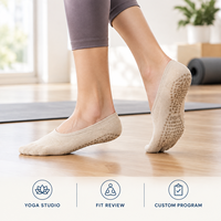 Chaussettes de yoga respirantes en maille à coupe basse, avec grip souple, ajustement flexible, zones de couverture directionnelle, construction à bout plat, pour la pratique pieds nus