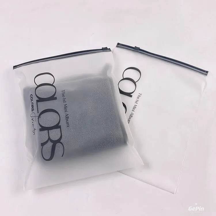 Venda por atacado baixo silicone 100 pcs personalizado ziplock embalagens de roupas de plástico fosco ziplock saco com próprio logotipo