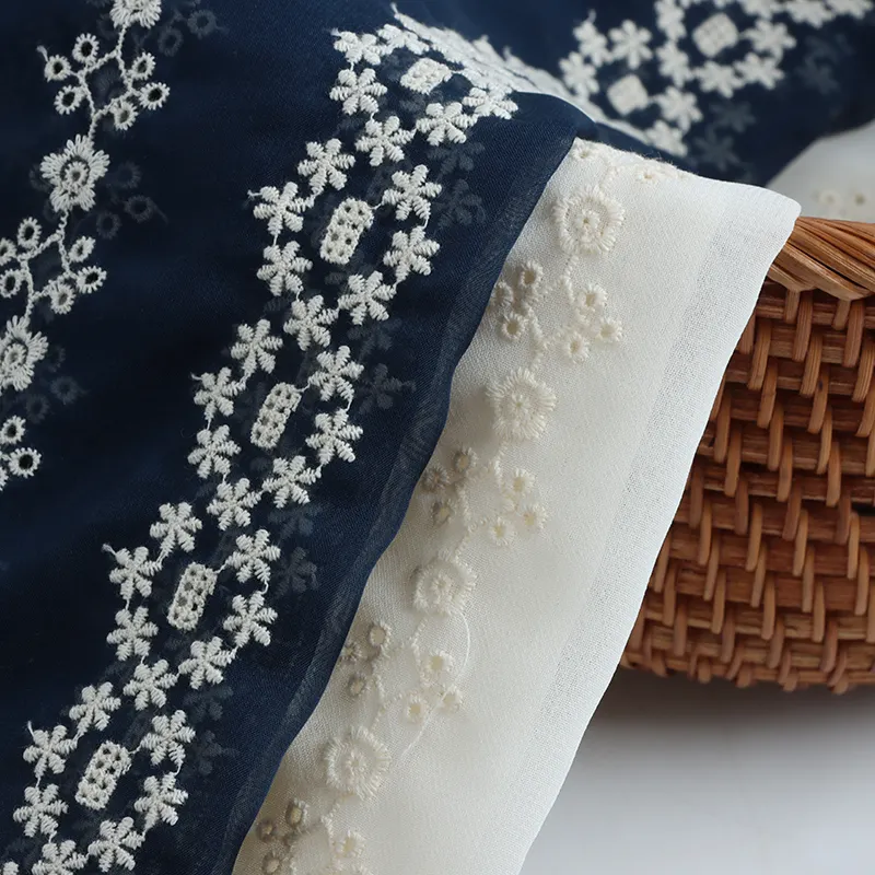 Tissu de broderie légère en dentelle à motif de fleurs Chic personnalisé pour la décoration