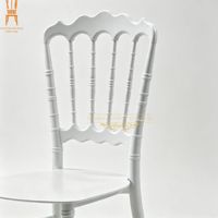 Chaise Chiavari blanche en plastique, empilable, pour mariage, banquet, événement, réception, hôtel.