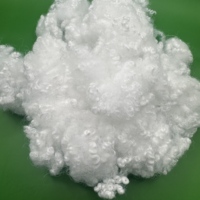Fibre de polyester siliconée vierge blanche 15D 64mm, fibres courtes solides, haute élasticité, pour le rembourrage de coussins et de lits