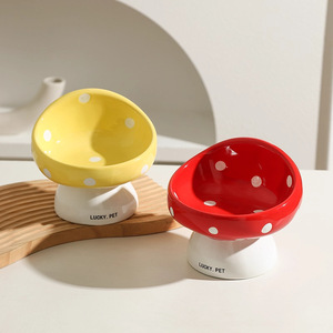 ชามเซรามิครูปเห็ดสำหรับแมวและสุนัข ยี่ห้อ Lucky Pet แบบยกสูง ลายจุด - Product Image 1