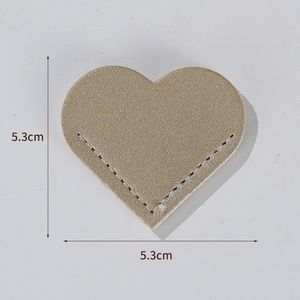 Marcapáginas de Cuero con Forma de Corazón, Hecho a Mano, con Cintas de Gancho y Bucle, Magnético de Doble Cara, Regalo Personalizado <span class=keywords><strong>para</strong></span> Lectores, Impresión Tipográfica - Product Image 6